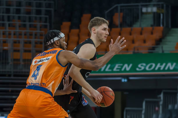 他表现出了 他表现出了