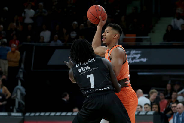 苏亚雷斯等 苏亚雷斯等